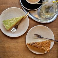 Snickers Cake and Matcha Cheesecake #Veganuary at Woodrich in Darmstadt