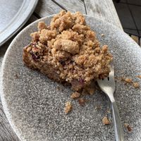Dinkel - Himbeerstreusel Kuchen   at Woodrich in Darmstadt