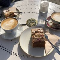 Kirsch-Crumble und Zitronen-Zucchini-Kuchen  at Einzig in Bad Vilbel