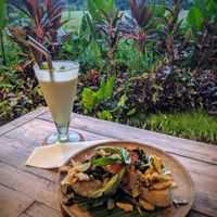 Tempeh scrambles & the most amazing salted caramel coconut mylkshake 👌💚 at Atman Kafe in Ubud