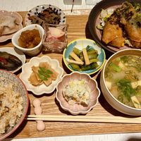 seasonal dinner set with a great variety of small dishes 💚🌱  at Merrymomo in Osaka