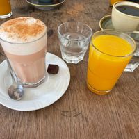 Chai latte with oat milk and juice at Die Pause in Marburg