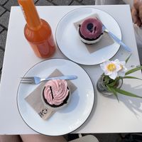 Blueberry and strawberry cupcakes 🧁   at Zucker & Zimt in Erfurt