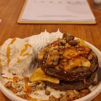 Pancakes with apple crumble and ice-cream at Theera in Bangkok