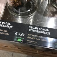 Fresh date-cashew/coconut-lemon cookies  at De Halm Natuurvoeding in Amstelveen