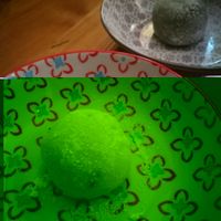 daifuku and kurumimochi mochi - sweet rice balls filled with red bean paste and walnut paste at Matcha Komachi in Vienna