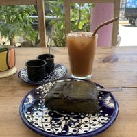 Muy rico, pedí un tamal de lentejas algo que en mi ciudad jamás imaginaría, el agua muy refrescante y me encanta que no usen popotes ni cubiertos desechables  at Suculenta in Tulum