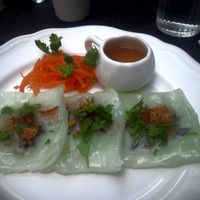 Galettes vertes de pâte de riz et champignons at Le P'tit Pré Chez Lan in Paris