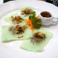 Galettes vertes de pâte de riz at Le P'tit Pré Chez Lan in Paris