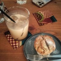 Coffee and muffin at CAFE - Today is My Life in Tokyo