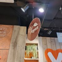 vegan sign at Vitaminstore in Nijmegen