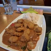 Vegan Fake Chicken mit Erdnusssoße und Reis at Sampan in Frankfurt