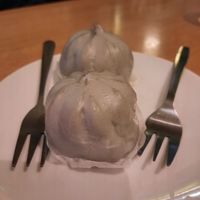 Warme vegane Teigtaschen mit Tarofüllung at Sampan in Frankfurt