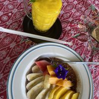 Mango-mint smoothie und Black Rice Porridge   at FatCat in Pai