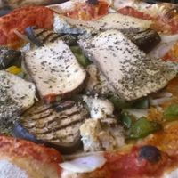 Pizza L'As Vegan, fromage vegan et tofu, 100% vegan. 13.50€ at O Chato in Caen