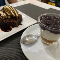 You can pick from 5 desserts with the meal of the day from the regular menu! We got the brownie and the  blueberry cheesecake and they were both so amazing😍 at Bambú in Vigo