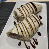 Burrito de arroz y alubias rojas con maíz, aguacate y mayonesa vegana (menú del día) at Bambú in Vigo