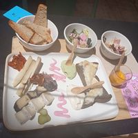 Tabla de quesos at Väcka in Barcelona