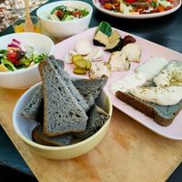 Cheeseboard at Väcka in Barcelona