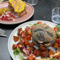 Hamburguesa y gofre at Väcka in Barcelona