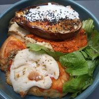 Plato menú 9.50€: Berenjena con hummus at Väcka in Barcelona