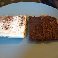 Vegan chocolate cake and speculoos with chocolate at Veg Mama Food Truck in Nantes