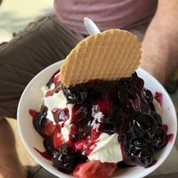 Amarena Becher at Eisschmiede - Manufaktur fur Genuss in Dusseldorf