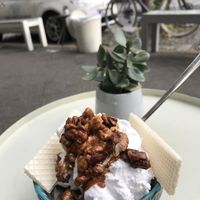 Walnuss-Becher at Eisschmiede - Manufaktur fur Genuss in Dusseldorf