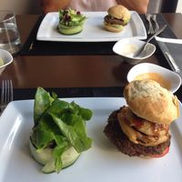 Burgers at Nümen in Merida