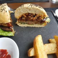 BBQ onion burger at Nümen in Merida