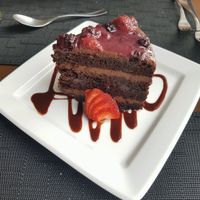 Chocolate berry cake at Nümen in Merida