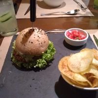Guacamole burger and Can’t Believe it’s Tufo bowl at Nümen in Merida