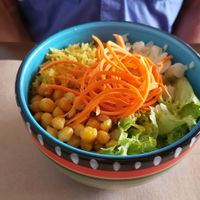 Chickpea curry bowl at Nümen in Merida