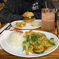 Burger and Asian Wok with „Duck" at Clear Head - Lehka Hlava in Prague