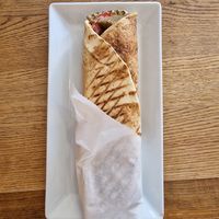 Kanapka Falafel 3, sos tahini, średnio ostra 🌯 at Syryjka in Warsaw