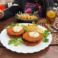 Placki po cygańsku a w tle curry z batatami at Bar Alternatywa in Hel