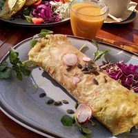 Aubergine salade en wrap at De Herbivoor in Groningen