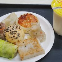 A selection of what they have to offer,everything was scrumptious 😍 at Qīng Qí SùShí in Tainan