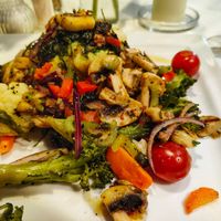 Getrüffelter Kartoffelstampf mit Pilzen, Gemüse und frittiertem Rucola at Taufsteinhutte in Schotten