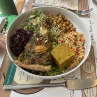 Assiette végétarienne   at PH7 Equilibre - Peletier in Paris