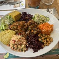 Assiette découverte végane   at PH7 Equilibre - Peletier in Paris