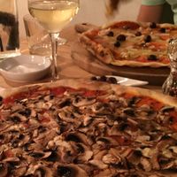 vegan pizza at In Bocca Al Lupo in Lisbon