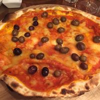 vegan cheese pizza with olives  at In Bocca Al Lupo in Lisbon