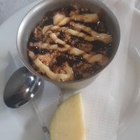 Apple crumble at The Mantraa in Barcelona
