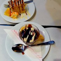 Dessert of the menu with 2 courses, dessert, bread and wine for 8, 50€  - an apple cake and chocolate cream at The Mantraa in Barcelona