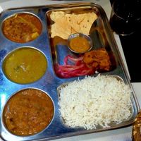 Second course of the menu with 2 courses, dessert, bread and wine for 8, 50€  - mixed Thai plate with basmati rice, broccoli curry, zucchini tomato spicy curry and red lentil curry; fried cauliflower wing with sour sauce and salty cumin crekers  at The Mantraa in Barcelona