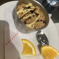 Apple crumble dessert  at The Mantraa in Barcelona