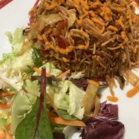 Fideuà con ensalada  at The Mantraa in Barcelona