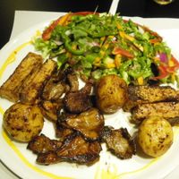 Girgola (Oyster mushrooms) w/vegetables at The Mantraa in Barcelona