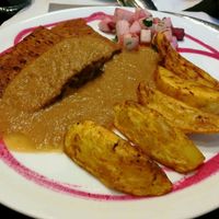 seitán con patatas y salsa de cebolla y vino blanco at The Mantraa in Barcelona